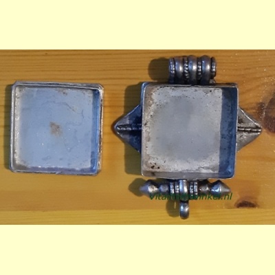 medailon_vierkant_groen-b